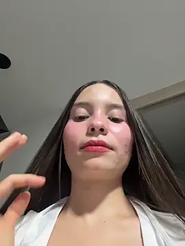 Webcam Model (MiaJacksonn)  is live.Free join now!