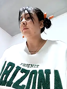 you-kitty2025 (F young) - I want to be wet and hot, help me