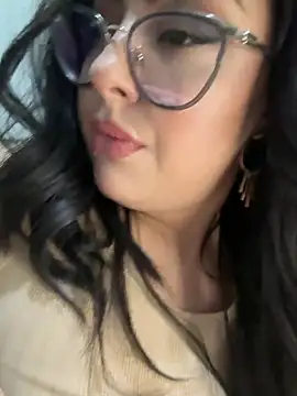 Webcam Model (MileyGia)  is live.Free join now!