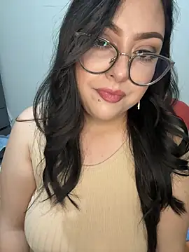 Webcam Model (MileyGia)  is live.Free join now!