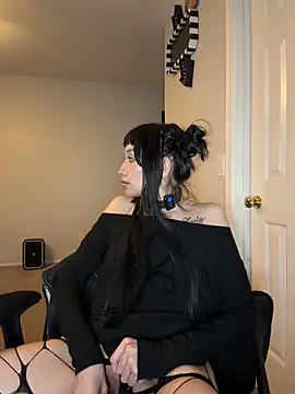 gothbabbi (G young) - Take top off + 5 min Lovense control