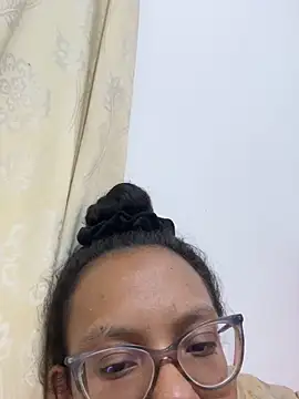 curly_lily (Ask my age) - Masturbación : vaginal pose la bailarina