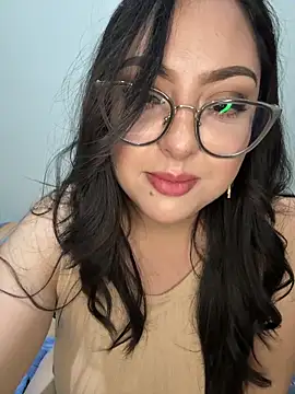 Webcam Model (MileyGia)  is live.Free join now!