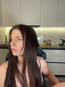 curlylara - CurlyLara's free webcam - UK Sex Cams