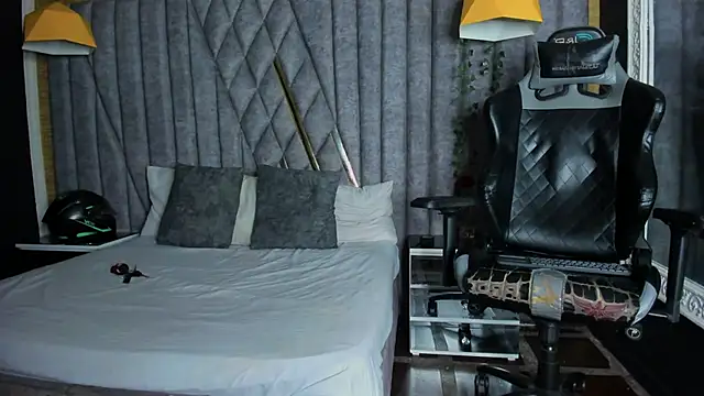 jamesparck (M young) - flex muscles