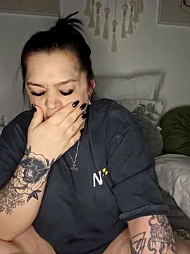 saucy-serenity (F young) - Entertain me