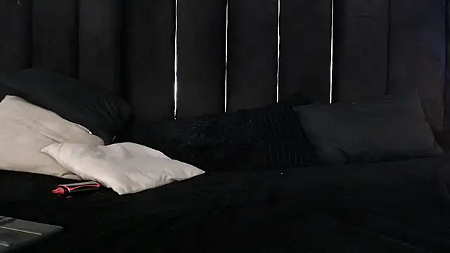 dominic_ghost (M twink) - naked and jerking for 5 min