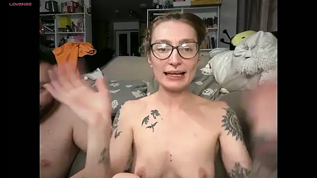 harleyblair (Ask my age) - toy play