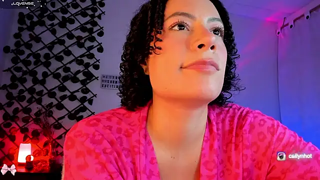 cailynhot (F young) - Show boobs