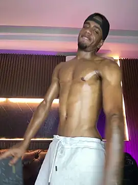 AaronCruz_ Live Webcam on Stripchat