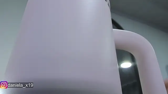 daniela_x19 - Daniela_x19's free webcam