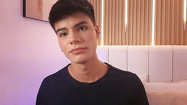 dulcey_ (M twink) - HARD COCK IN THE T-SHIRT