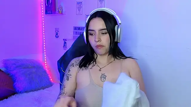 emily_lindey - Emily_Lindey's free webcam - UK Sex Cams