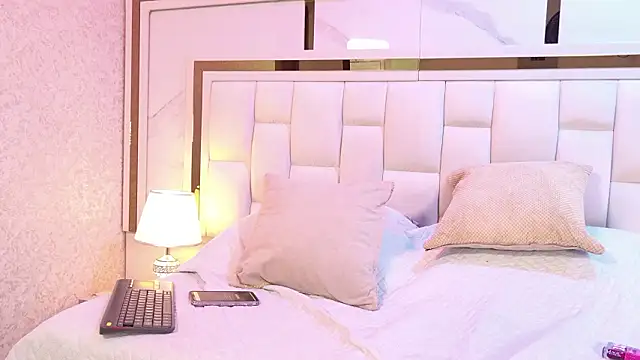 heaven_chanel - Heaven_Chanel's free webcam - UK Sex Cams