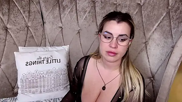 bustygizelle (F milf) - naked show play my pussy