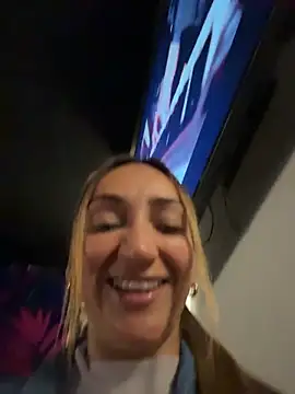 Ninabigtitied's live cam