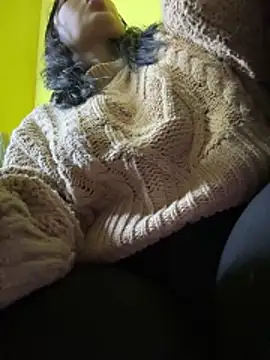 you-kitty2025 - You-kitty2025's free webcam