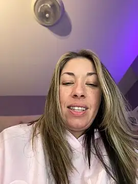 Webcam Model (MiraKisss)  is live.Free join now!