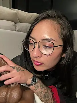 rae_lil_white - Rae_Lil_White's free webcam