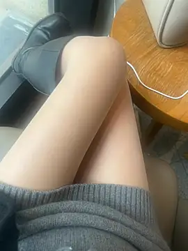 yimisun01 (F milf) - 户外超刺激…偷偷夹着小粉玩……国王👑完成✅上身真🈳3分钟祼体