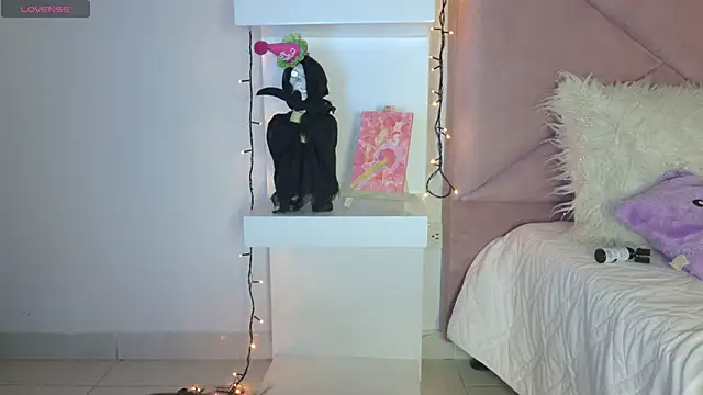 eva_sin18 (F young) - finger in the ass