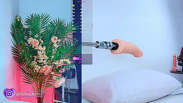 Kinky__Karo Live Webcam on Stripchat