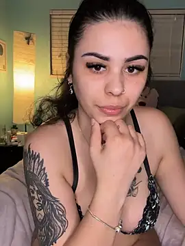 Webcam Model (daniella_monroe)  is live.Free join now!