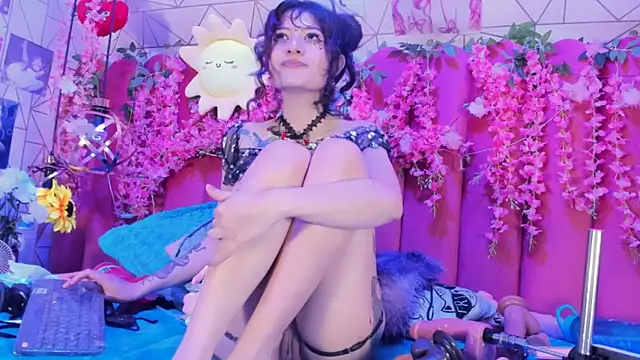 Alicebenett Live Webcam on Stripchat