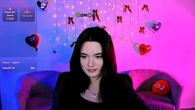 liana_kisses (F teen) - show boobs