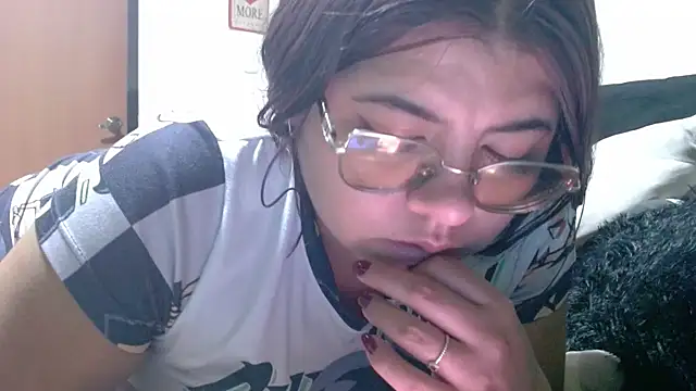 viccky_vick (F young) - Topples