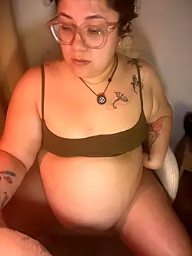 Webcam Model (VanesssaMilf_)  is live.Free join now!