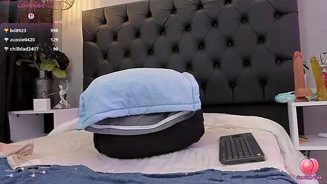 naomi__blair's live cam