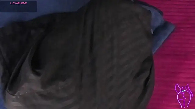 miakay1 - MiaKay1's free webcam - UK Sex Cams