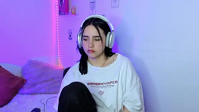 emily_lindey - Emily_Lindey's free webcam - UK Sex Cams