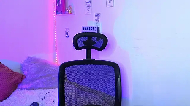 emily_lindey - Emily_Lindey's free webcam - UK Sex Cams