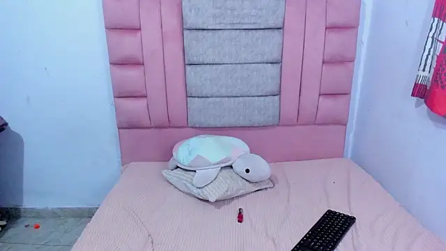 AdaraWilson live sex cam