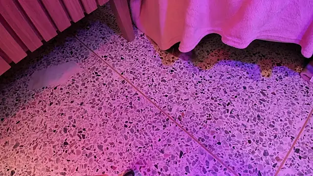 isabelastefano (F young) - fingers in the pussy