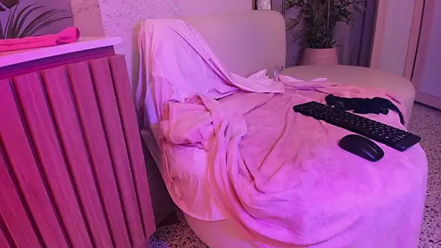 isabelastefano (F young) - oil in my boobs while I jump