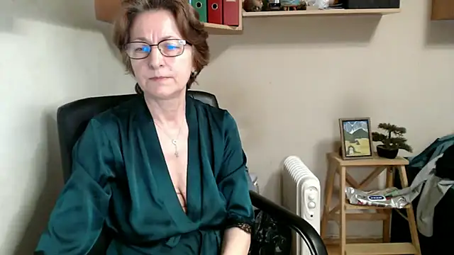 katemodel (F mature) - naked dancing