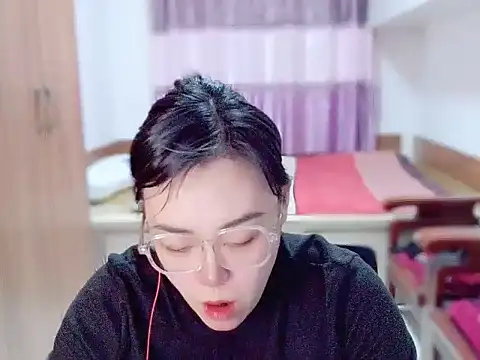 yingying1222 (F milf) - 新的一年开心快乐