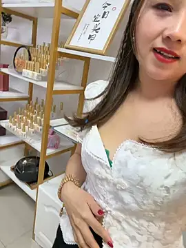 美女Efangfang在线直播