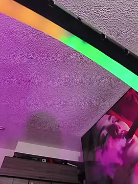 Webcam Model (Gabilicious25)  is live.Free join now!