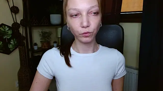 EmillyPlay live sex cam