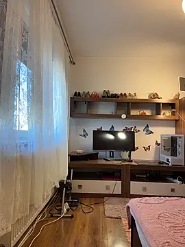 Webcam Model (Hotmomcheckk_)  is live.Free join now!