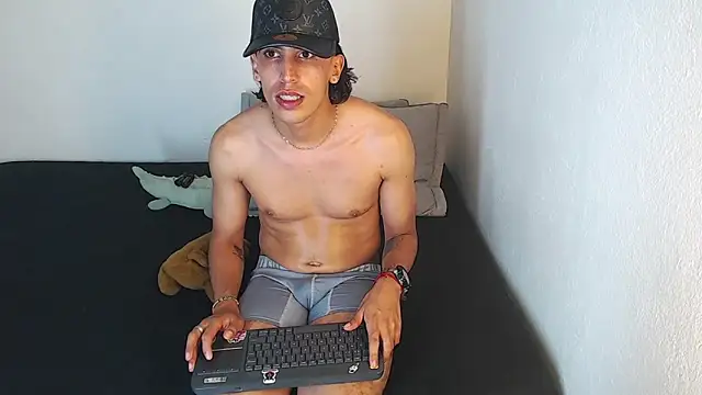 robisson_zack (M young) - HOT CUM PUBLIC + SHOW FEETS + OIL