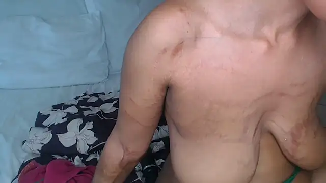 bella_2025 (F young) - ride dildo and squirt