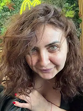 annekane (Ask my age) - Flash  Kitty & Moan Risky! 👀