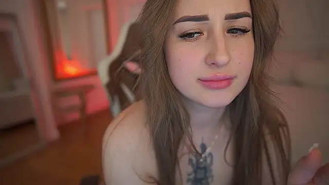 gentleadellee (F young) - finger in pussy