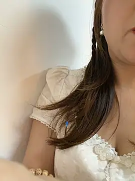 美女Efangfang在线直播