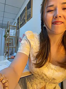 美女Efangfang在线直播